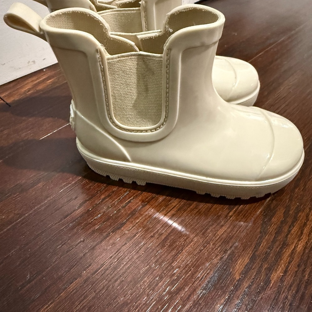 BearPaw Kids Tan Chelsea Boots